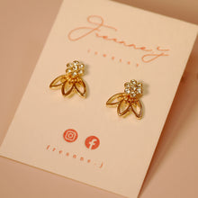 將圖片載入圖庫檢視器 18K Gold Plated 2-Layer CZ Flower Earrings