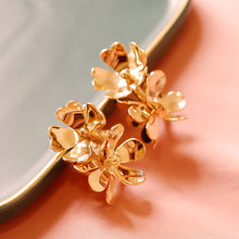 將圖片載入圖庫檢視器 18K Gold Plated 3D Flower Hoop Earrings