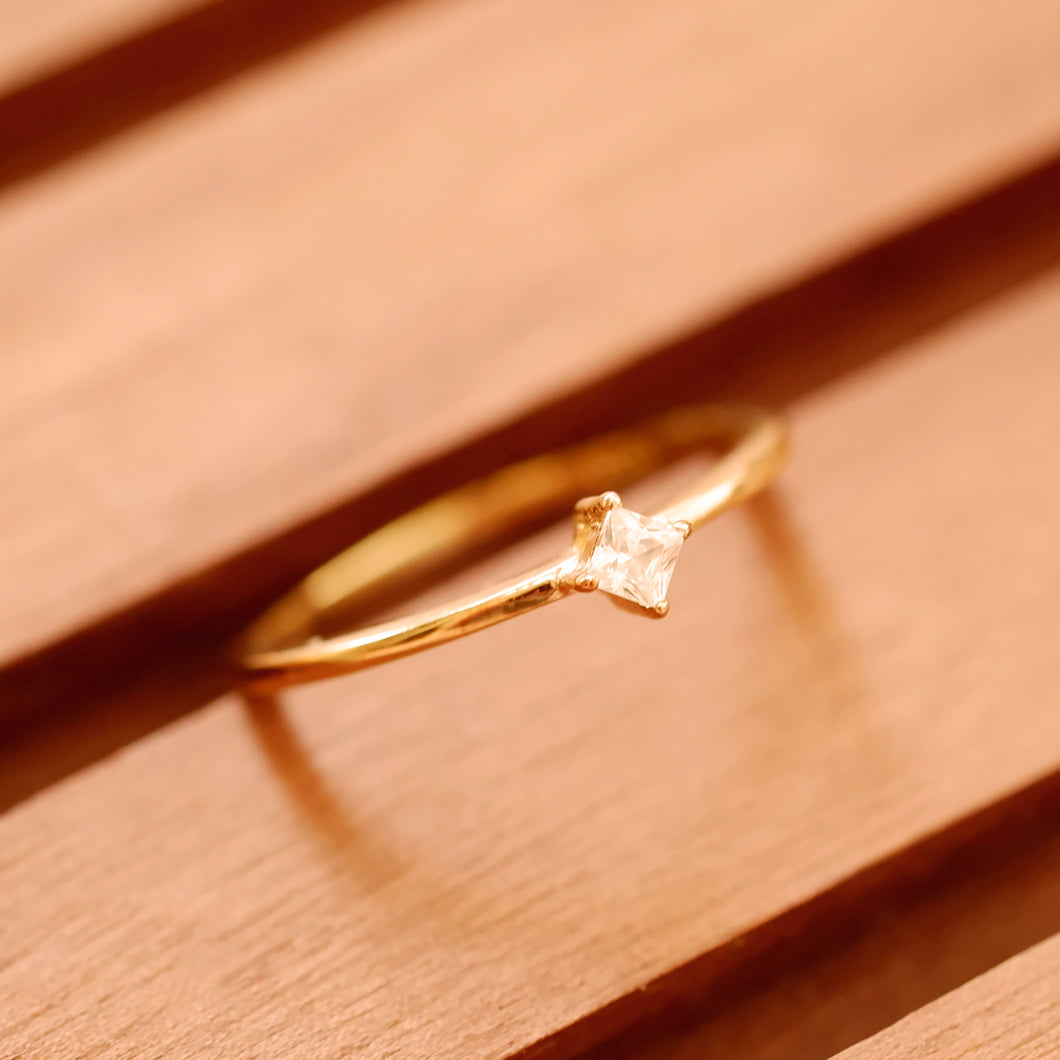 18K Gold Plated 4-Claw Rhombic CZ Ring