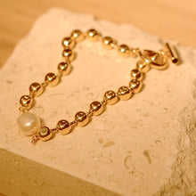 將圖片載入圖庫檢視器 18K Gold Plated Beaded Baroque Pearl Bracelet