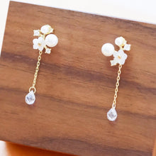 將圖片載入圖庫檢視器 18K Gold Plated Shell Flower Pearl Crystal Drop Earrings