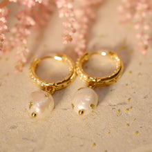 將圖片載入圖庫檢視器 18K Gold Plated CZ Gold Foiled Pearl Drop Earrings