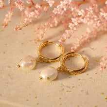 將圖片載入圖庫檢視器 18K Gold Plated CZ Gold Foiled Pearl Drop Earrings