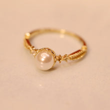 將圖片載入圖庫檢視器 18K Gold Plated Hollow-out Cubic Zirconia Pearl Ring