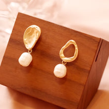 Load image into Gallery viewer, Matte Gold Plated Unbalanced Pearl Drop Earrings
