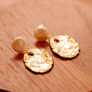 18K Gold Plated Rippled Dise Button Shaped Baroque Pearl Drop Earrings