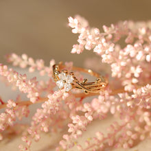 將圖片載入圖庫檢視器 Rose Gold Plated Cubic Zirconia Flower Ring