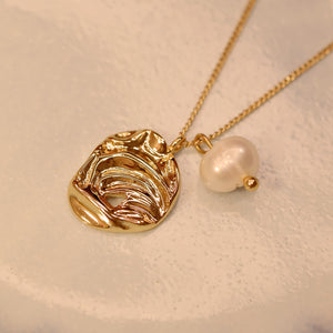 18K Gold Plated Shell Shaped Pearl Necklace