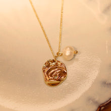 將圖片載入圖庫檢視器 18K Gold Plated Shell Shaped Pearl Necklace