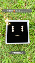 Load image into Gallery viewer, Triple Pearl Earrings
