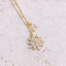 將圖片載入圖庫檢視器 18K Gold Plated X‘mas Snowflake with Crystal Necklace
