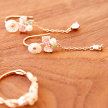 將圖片載入圖庫檢視器 Rose Gold Plated White Flower Multicolor Cubic Zirconia Drop Earrings