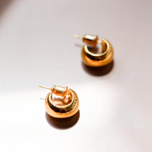 將圖片載入圖庫檢視器 18K Gold Plated Mini C Shaped Earrings