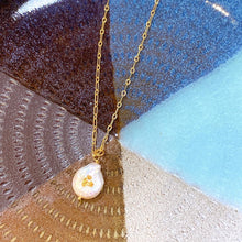 將圖片載入圖庫檢視器 18K Gold Plated Gold Foiled Pearl Necklace