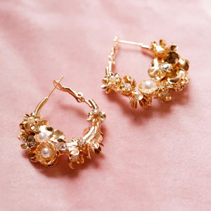 Numerous Flowers Pearl Huggie Earrings - Evelyn