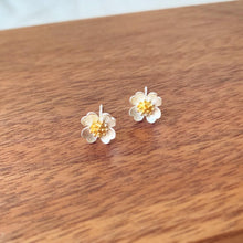 Load image into Gallery viewer, S925 Silver Flower Stud Earrings