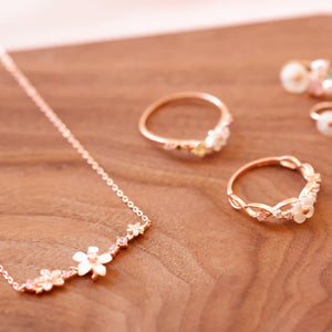Rose Gold Plated White Shell Flower Cubic Zirconia Necklace