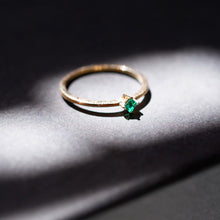 Load image into Gallery viewer, 18K Gold Plated 4-Claw Emerald Green Rhombic CZ Ring