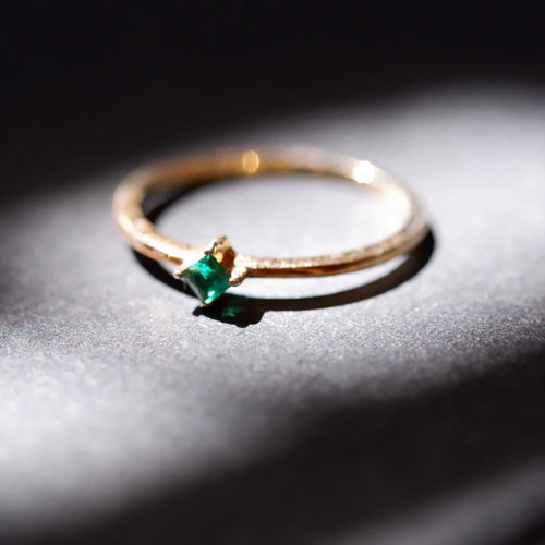 18K Gold Plated 4-Claw Emerald Green Rhombic CZ Ring