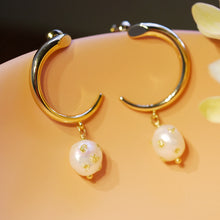 將圖片載入圖庫檢視器 18K Gold Plated C Shape Gold Foiled Baroque Pearl Drop Earrings
