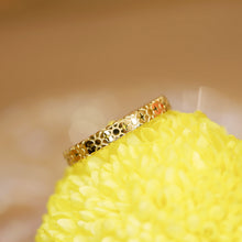 Load image into Gallery viewer, 18K Gold Plated Daisy Debossed Pattern Ring