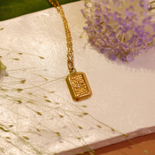 將圖片載入圖庫檢視器 18K Gold Plated Deboss Cubic Zirconia Star Pendant Charm Necklace