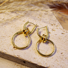 將圖片載入圖庫檢視器 18K Gold Plated Double Knot Huggie Earrings