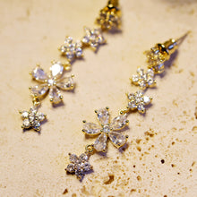 將圖片載入圖庫檢視器 18K Gold Plated Elegant Cubic Zirconia Flowers Drop Earrings