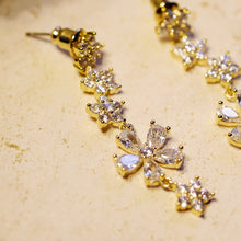 將圖片載入圖庫檢視器 18K Gold Plated Elegant Cubic Zirconia Flowers Drop Earrings