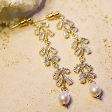 將圖片載入圖庫檢視器 18K Gold Plated Elegant Cubic Zirconia Leaves Pearl Drop Earrings