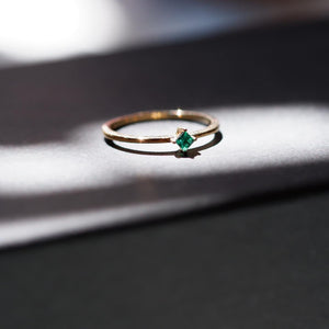 18K Gold Plated 4-Claw Emerald Green Rhombic CZ Ring