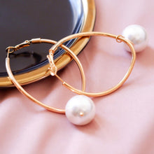 Load image into Gallery viewer, 18K Gold Plated Pearl Wavy Huggie Earrings