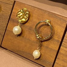 將圖片載入圖庫檢視器 18K Gold Plated Rippled Dise Baroque Pearl Drop Earrings