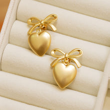 將圖片載入圖庫檢視器 Matte Gold Plated Ribbon Heart Earrings