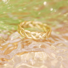 將圖片載入圖庫檢視器 Matte Gold Plated Weave Pattern Rings