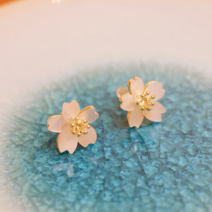18K Gold Plated Shell Flower Stud Earrings
