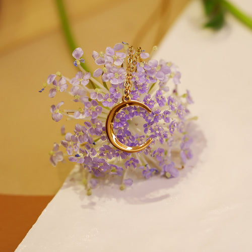 18K Gold Plated Simple Crescent Moon Necklace