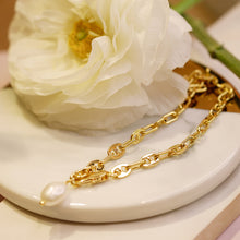 將圖片載入圖庫檢視器 18K Gold Plated Small Pig Nose Bracelet with Baroque Pearl