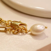 將圖片載入圖庫檢視器 18K Gold Plated Small Pig Nose Bracelet with Baroque Pearl
