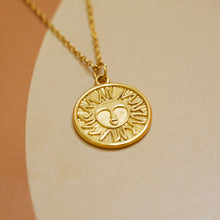將圖片載入圖庫檢視器 18K Gold Plated Sun Face Coin Necklace
