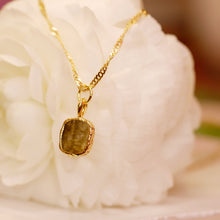 Load image into Gallery viewer, 18K Gold Plated Twisted Chain Labradorite Necklace