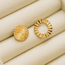 將圖片載入圖庫檢視器 18K Gold Plated Unbalanced Sunbeam Disc Stud Earrings